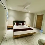 Hotel The Crest