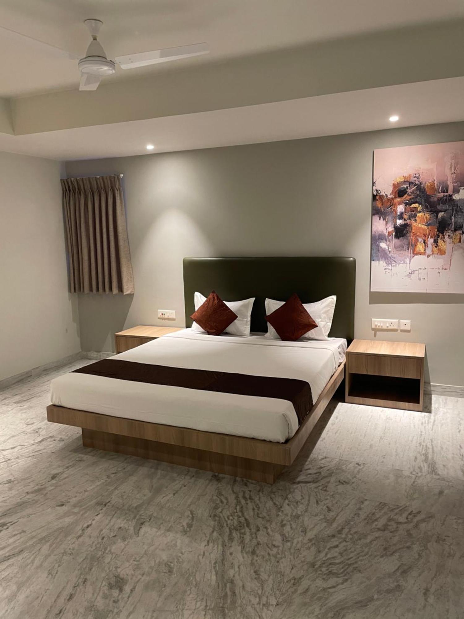 Hotel The Crest Kolkata