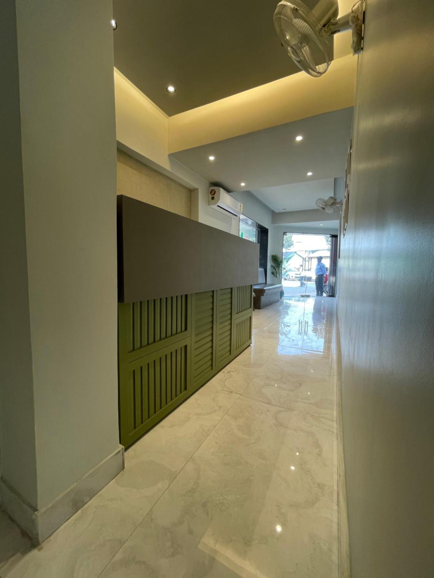The Crest Hotel *